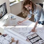 Estudiante de Maestría en Diseño de Interiores empleando sus conocimientos en un proyecto