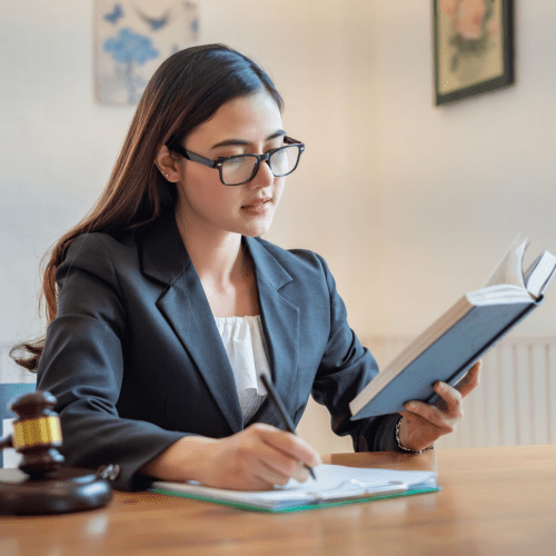 Especialista en derecho civil y mercantil